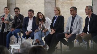 Soledad Pastorutti, presente en el acto que se realizó en el Monumento.