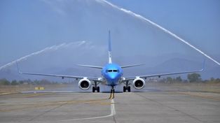 Aerolíneas incorporó un nuevo Boeing a su flota de cabotaje y regional