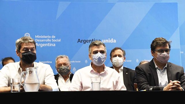 El Gobierno nacional anunció hoy la incorporación progresiva de 4.000 beneficiarios y beneficiarias de planes sociales a puestos laborales formales en el sector gastronómico