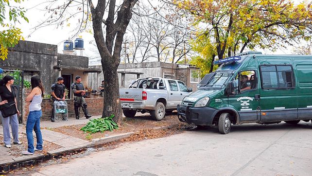 allanamiento. Uno de los operativos contra la red en la calle Alem al 800 de Pérez