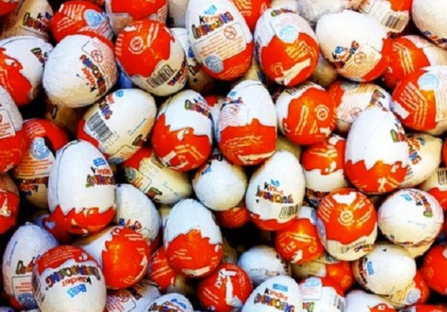 Francia: Una nena de 3 años se ahogó con un juguete del huevo Kinder y murió