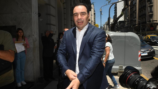 Vald&eacute;s, gobernador de Corrientes.