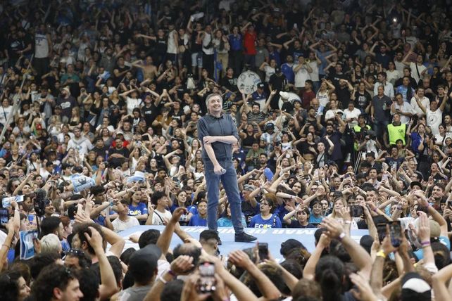 El líder de La Cámpora encabezó un acto en el club Atenas, en La Plata.