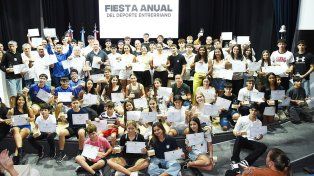 La celebración distinguió a 110 deportistas destacados de 34 federaciones y asociaciones entrerrianas y estuvo a cargo de la Confederación junto a la Municipalidad de Concepción del Uruguay.