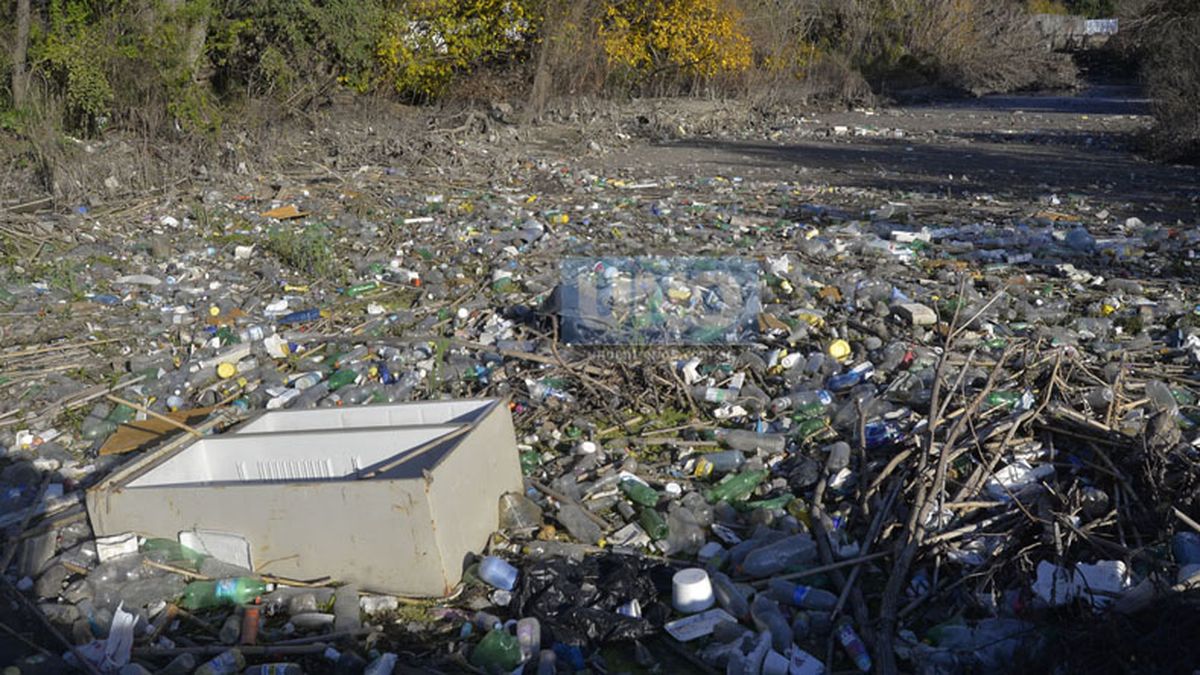 Toneladas de basura terminarán en el río ante la falta de limpieza