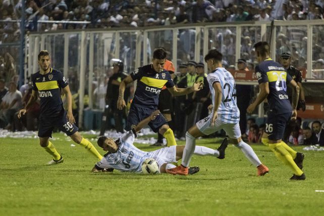 En un vibrante partido, Boca y Atlético Tucumán empataron 2 a 2