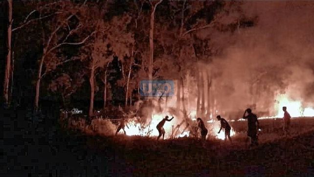 El de ayer no es el primer incendio en la zona. Horas antes los vecinos debieron apagar un foco ígneo en otro campo cercano