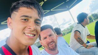 “Messi tiene muy buena onda, es alguien muy humilde y la foto con Leo me quedó grabada para siempre”, aseguró el pibe de Newells.