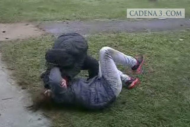 Imágenes del video subido a las redes sociales en donde se muestra la agresión a la menor.