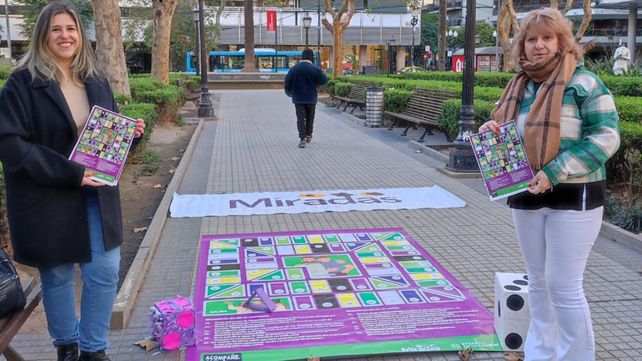 La Asociación Civil Miradas realizó una actividad en plaza Pringles para concientizar sobre los consumos problemáticos.&nbsp;