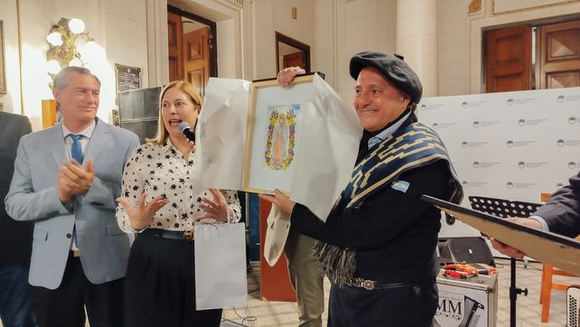 Monchito Merlo fue distinguido en el Senado por su extensa trayectoria artística y musical