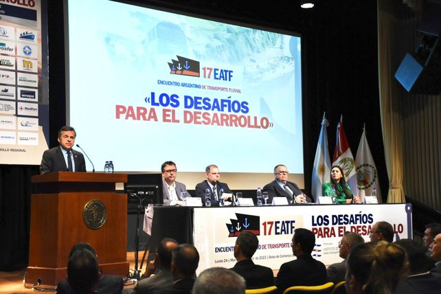 Una de las ediciones del Encuentro de Transporte Fluvial.
