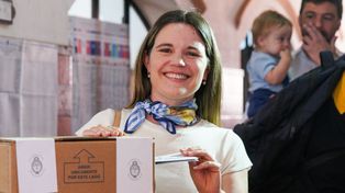 Caren Tepp votó esta mañana en el colegio San Ramón, de la zona norte de Rosario.