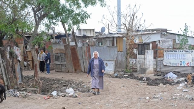 postales de la pobreza. El barrio asoma a la altura de Génova al 5600