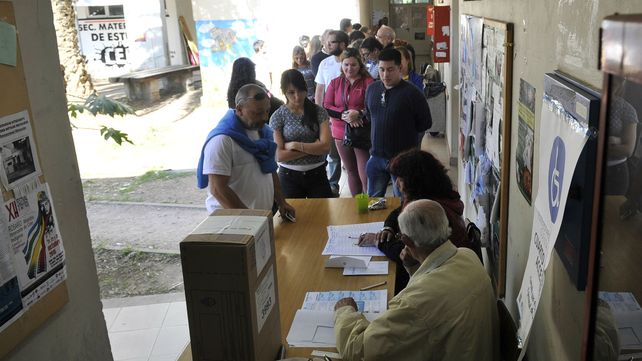 Arrancó la votación y Santa Fe elige candidatos a diputado en el primer test electoral de Macri