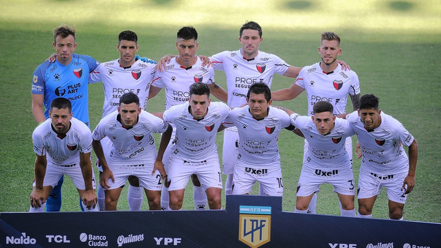 Colón mostró un sólido rendimiento y goleó a Banfield 3-0.