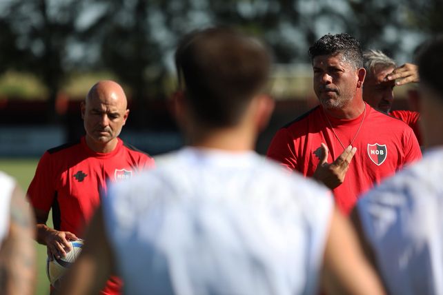 Orsi y G&oacute;mez esperan que se resuelva la incorporaci&oacute;n de Abrego a Newell's