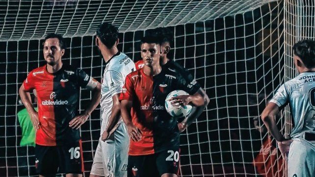 Nicolás Leguizamón no será de la partida en el encuentro que jugará Colón ante Mitre de Santiago del Estero.