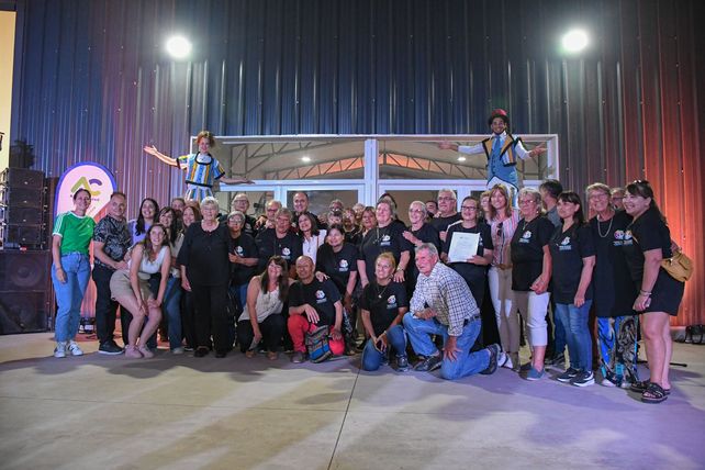 Durante la inauguración del SUM del Distrito Oeste de Alvear