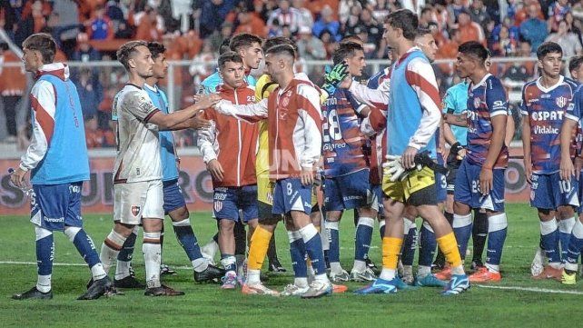 El Unión de Vazzoler mostró más, pero no pudo con Navas y sumó un empate con gusto a poco ante Newells