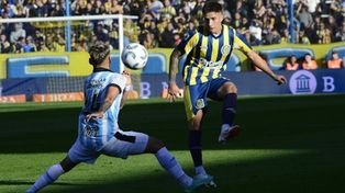Alan Rodríguez no puede ante Tesuri, en una muestra de lo que fue el pobre empate en cero en el Gigante.