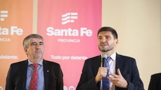 El gobernador Maximiliano Pullaro volvió a cuestionar a Javier Milei por impulsar la suba de retenciones.