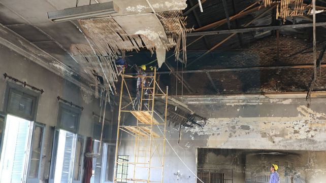 En ruinas. El salón de Música de la escuela paranaense se llevó la peor parte tras el incendio. &nbsp;