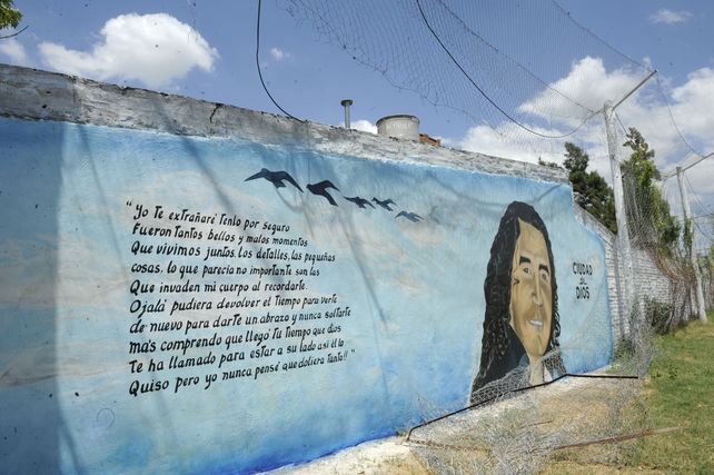 El mural en homenaje a Claudio Ariel Pájaro Cantero en el barrio La Granada.