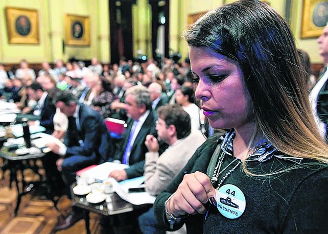 reclamo. Parientes de los 44 submarinistas hicieron oír su pedido al gobierno de no abandonar la búsqueda.