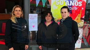 Empleadas de heladerías Bahillo, en Peatonal San Martín y Alem