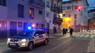 Los Mossos d’Esquadra hicieron presencia en el sitio donde iniciaron las pesquisas para determinar si la caída de las hermanas fue accidental o premeditada.