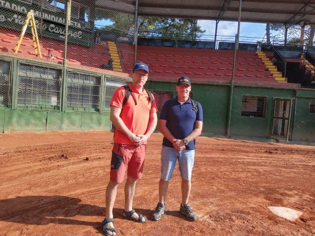 Jan hora de República Checa y Allan Koolmeyer de Curazao son en Paraná.