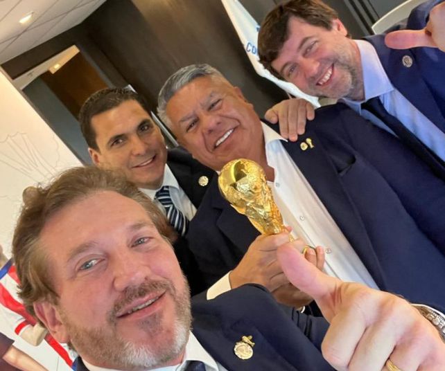 Chiqui Tapia publicó una foto con el presidente de la Conmebol