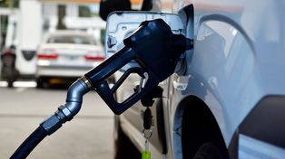 Existen diversas tácticas para ahorrar dinero en nafta
