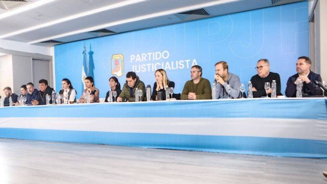 Intendentes del PJ organizan una marcha para acompañar a Cristina Kirchner a Comodoro Py el próximo miércoles Intendentes del PJ organizan una marcha para acompañar a Cristina Kirchner a Comodoro Py el próximo miércoles
