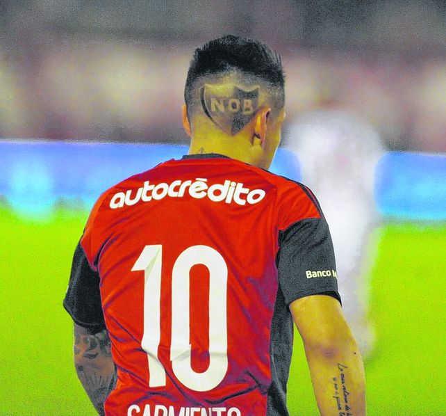 Afuera el 10. El corte de pelo con el escudo no le trajo suerte a Brian