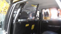 El lunes los peones de taxis llevaron al Concejo coches con mamparas antivandálicas para exigir que se coloquen en todas las unidades. El lunes los peones de taxis llevaron al Concejo coches con mamparas antivandálicas para exigir que se coloquen en todas las unidades.
