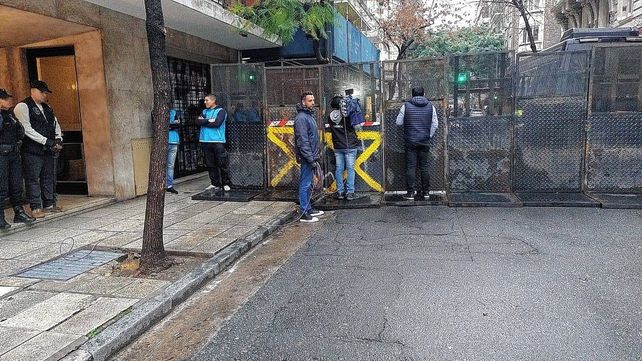El gobierno porteño armó un vallado en la casa de Cristina Fernández