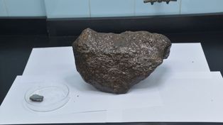 El meteorito que un hombre pretendía ingresar por el paso internacional Agua Negra pesa12,5 kilos.