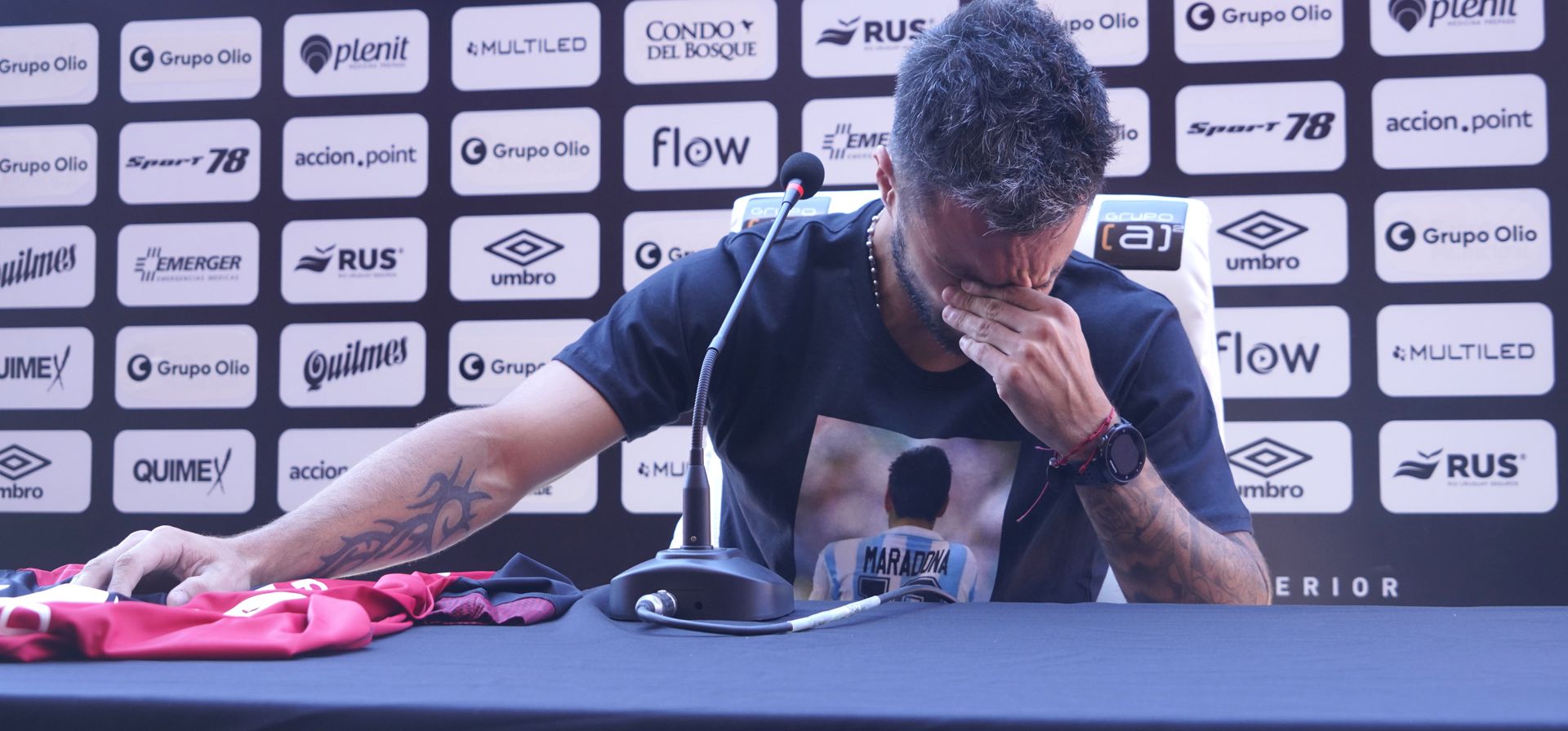 El goleador rojinegro Ignacio Scocco se retiró de la actividad profesional y dejó un sentido homenaje.