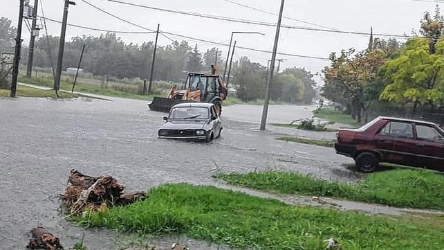 El temporal de agua y viento que desembarcó este jueves en Venado Tuerto provocó severas inundaciones en Venado Tuerto