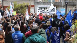 Ruidazo de trabajadores de Pami Rosario: denuncian el vaciamiento de la obra social