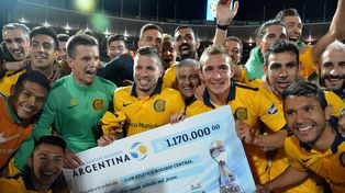 Rosario Central venció a Boca en un partido caliente y se metió en semis