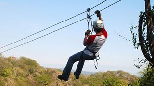 Un empleado del Ministerio de Turismo de Córdoba murió cuando practicaba tirolesa
