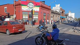 Larga fila en Anses por el refuerzo de 45.000 pesos