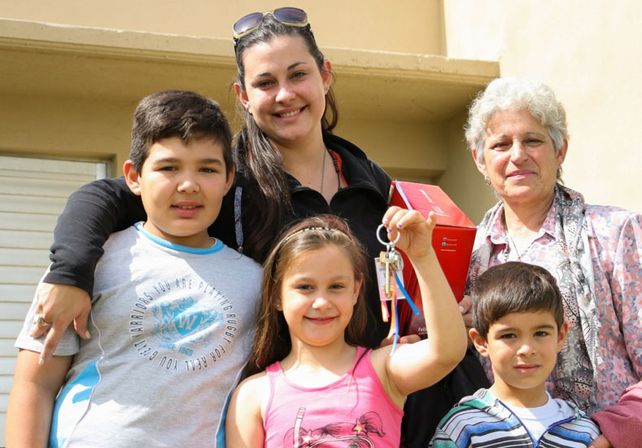 La provincia alcanzó las 4.381 viviendas entregadas en la gestión Bonfatti