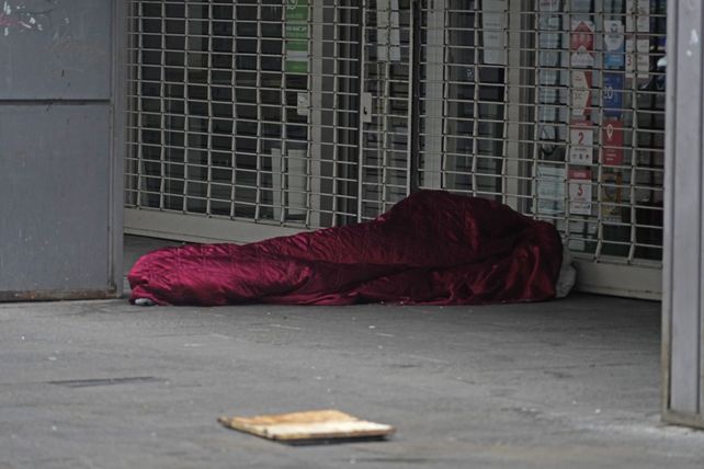 Cada vez hay más familias rosarinas en situación de calle