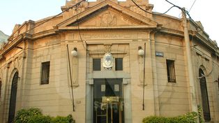 Hallaron documentos ocultos de los años 60, 70 y 80 en la Comisaría 3ª