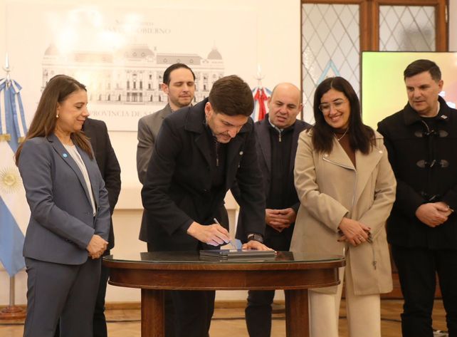Santa Fe renueva por dos años su alianza con Unicef y suma nueve municipios a un programa para la infancia