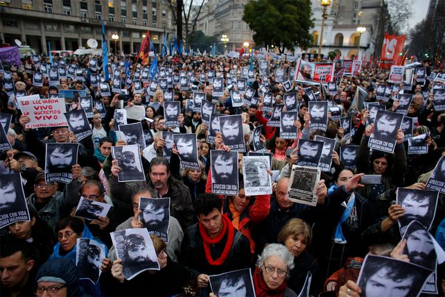 Unánime. El reclamo general por la aparición del joven se manifestó con carteles.&nbsp;